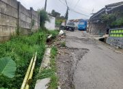 Jalan Kabupaten di Sukatani Pacet Hancur Parah, Kades H. Udin Sanusi Surati Pemkab Cianjur dan Dinas PUPR