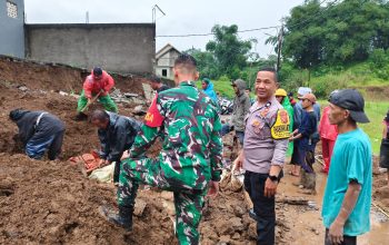 Pekerja Tewas Tertimbun Longsor Saat Bersihkan Gorong-Gorong di Pacet Cianjur