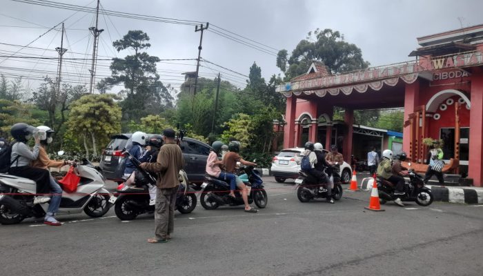 Retribusi Masuk Cibodas Rp7.000 Kembali Berlaku, Warga Cianjur Khawatir Kunjungan Wisata Turun dan Ekonomi Lokal Terpukul