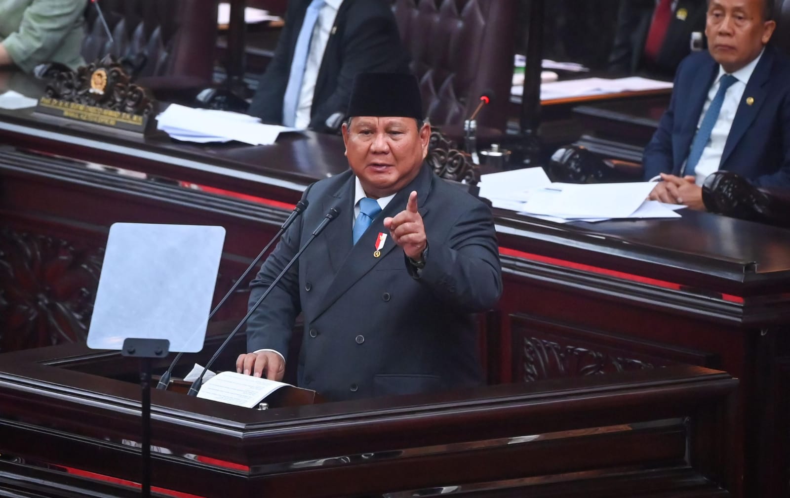 Prabowo Bongkar Kebocoran Besar Ekonomi Indonesia: Ratusan Miliar Dolar Kekayaan Nasional Mengalir ke Luar Negeri