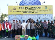 Dandim 0509/Kabupaten Bekasi Bersama Kapolres Tinjau Pos Pam dan Sapa Pemudik di Jalur Mudik Bekasi